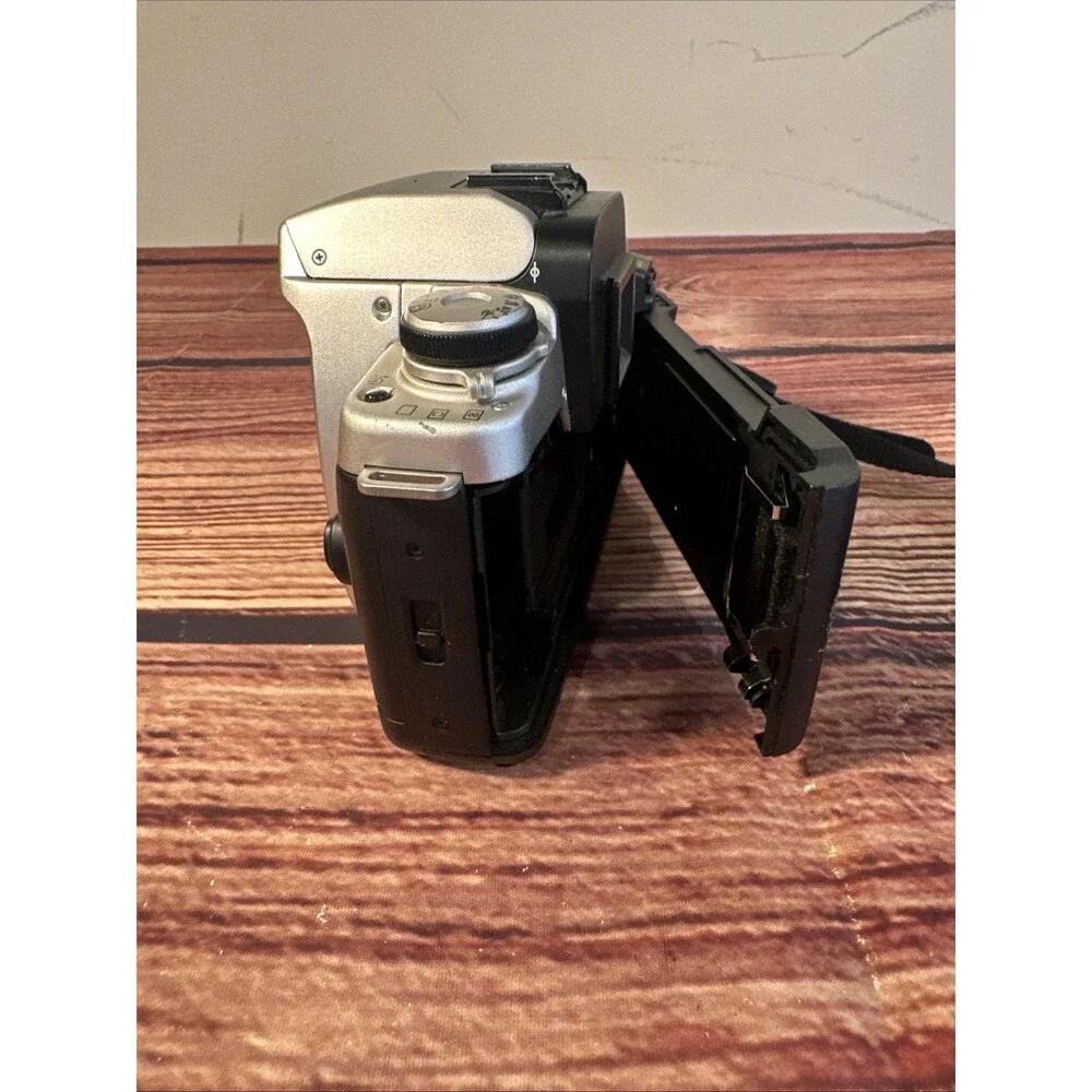 Canon EOS Elan II 35mm SLR Film Camera Body Only - READ - DOOR WON’T LATCH